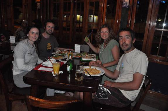 Jantar de despedida de Galápagos, em Puerto Ayora, na Ilha de Santa Cruz.